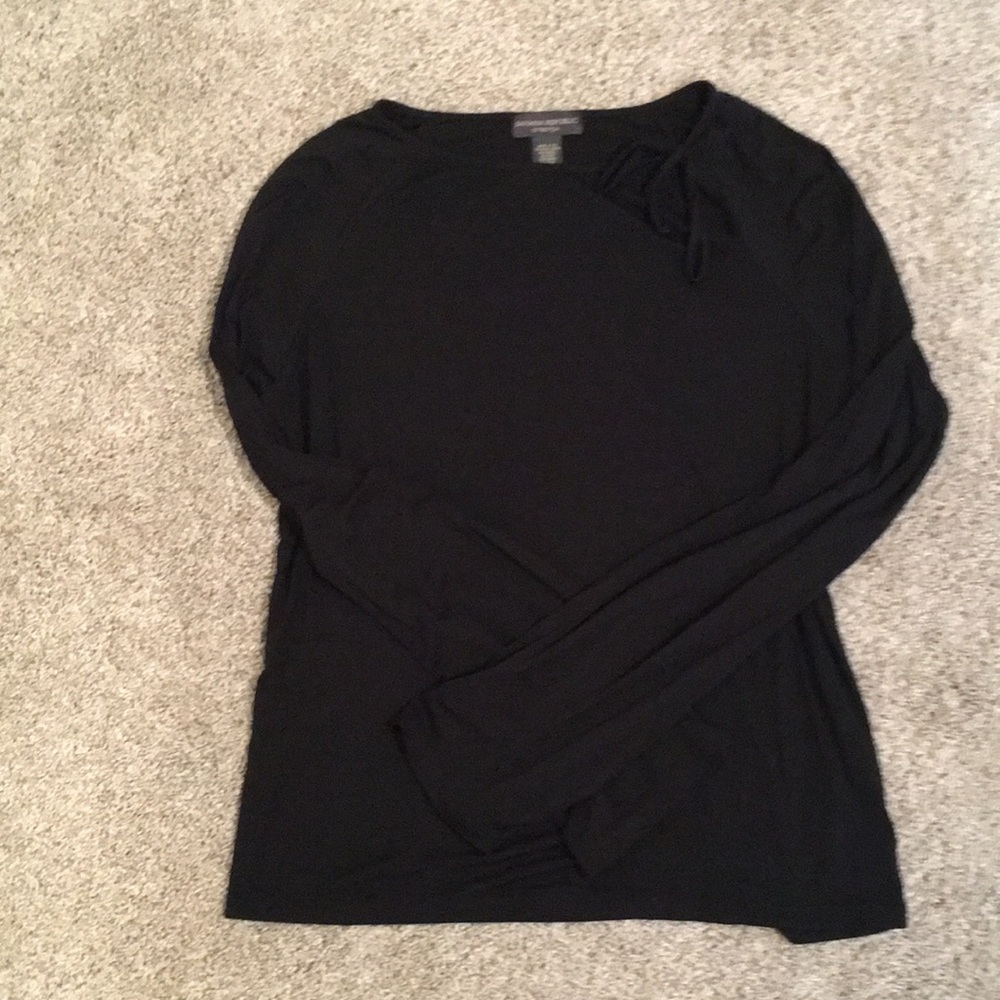 Banana republic stretch long sleeve black shirt.Keyhole detail w/tie at neck. L